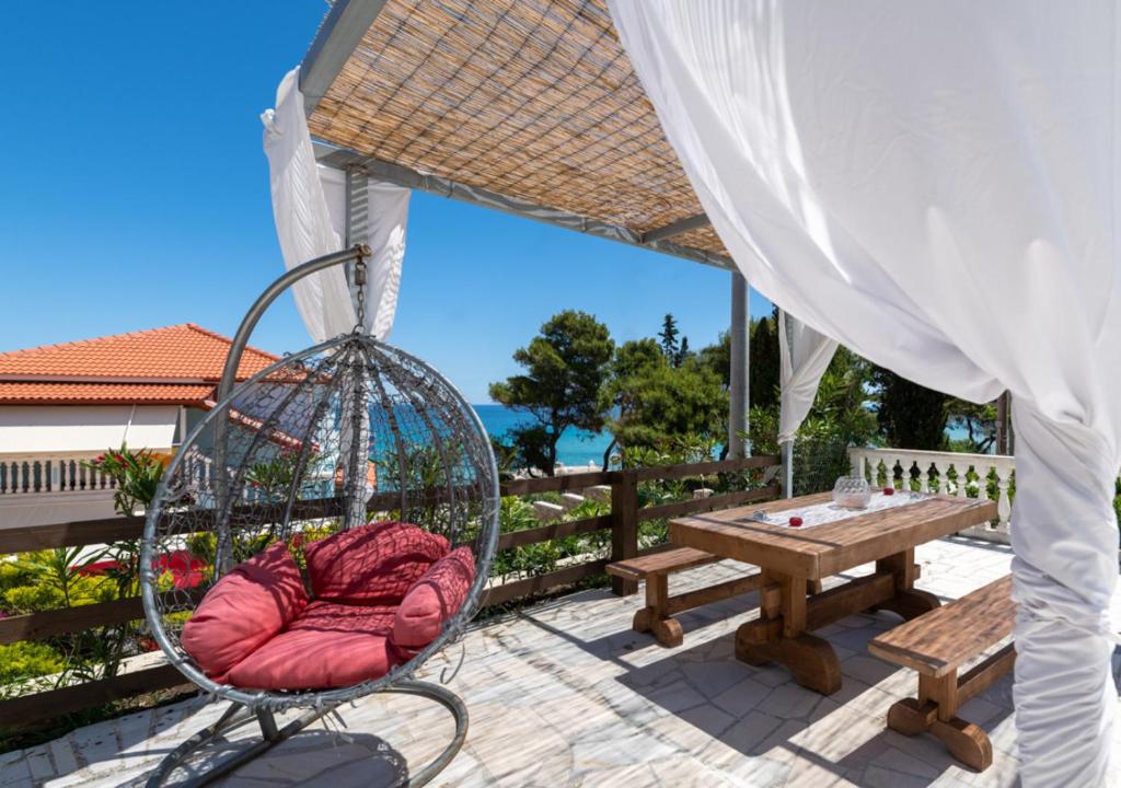 Villa Antonis Beachfront deluxe apartments room 2
